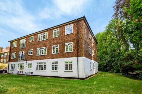 2 bedroom apartment to rent, Freshborough Court, Guildford GU1