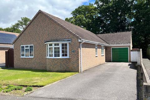 3 bedroom bungalow for sale, Thetchers Close, New Milton, Hampshire, BH25