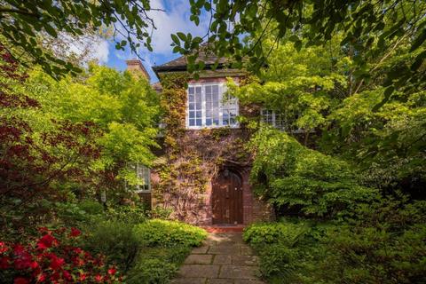 4 Wildwood Rise, London, NW11 6SX