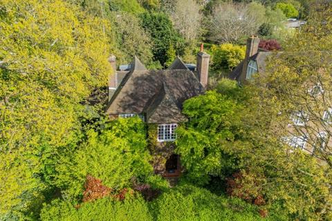 4 Wildwood Rise, London, NW11 6SX