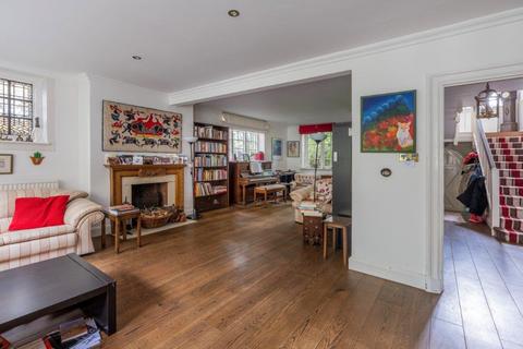 4 Wildwood Rise, London, NW11 6SX