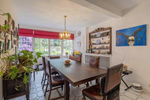 4 Wildwood Rise, London, NW11 6SX