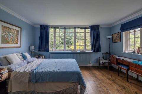 4 Wildwood Rise, London, NW11 6SX