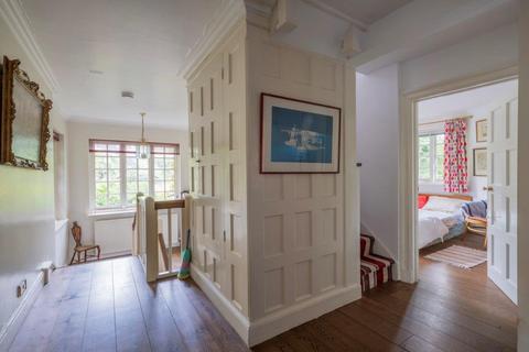 4 Wildwood Rise, London, NW11 6SX
