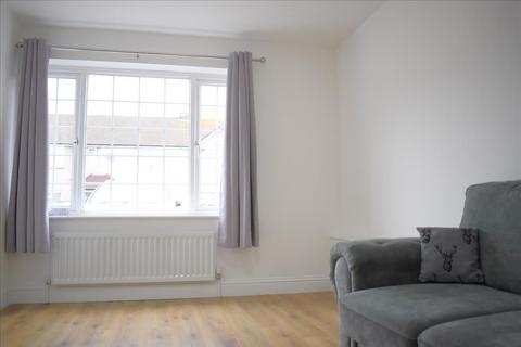 3 bedroom house to rent, Hamilton Road, Feltham, TW13