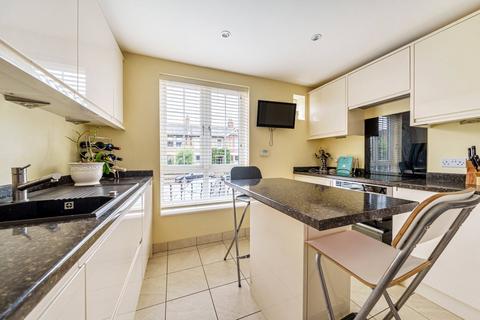 5 bedroom terraced house to rent, Manor Road, Teddington, TW11