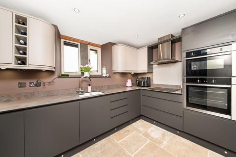 3 bedroom cottage for sale, Blackmoorfoot Road, Linthwaite, HD7