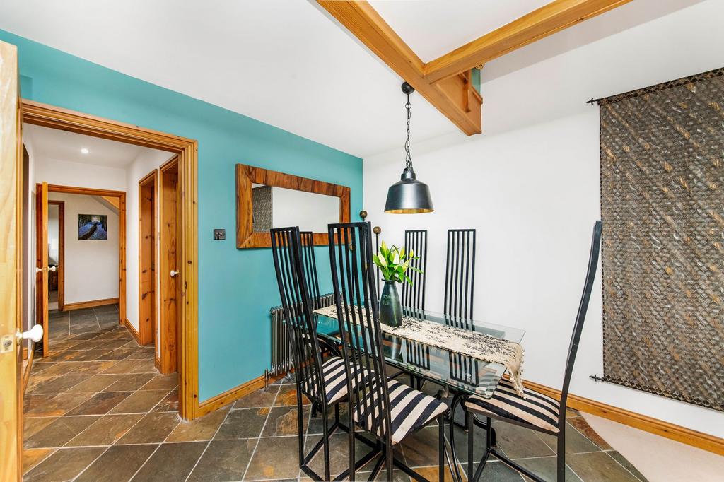Lounge/dining area
