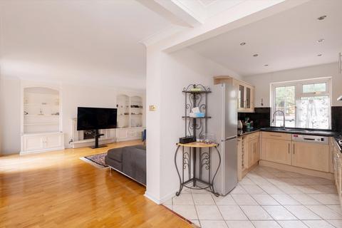 5 Robert Close, London, W9 1BY