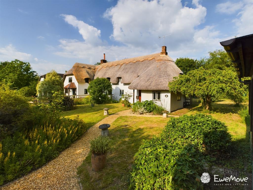 Castle Cottages Sandy Lane... 3 bed semi-detached house - £650,000