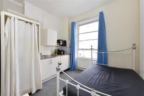 Studio to rent, Castletown Road, London W14