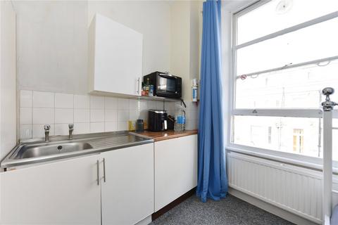 Studio to rent, Castletown Road, London W14