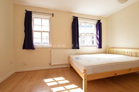 3 bedroom terraced house to rent, Steels Lane, London, Greater London. E1