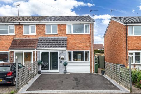 3 bedroom end of terrace house for sale, Bourne Avenue, Catshill, Bromsgrove, Worcestershire, B61
