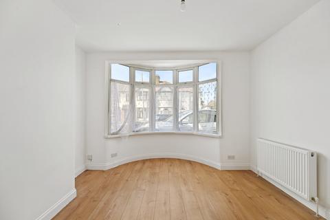 3 bedroom end of terrace house for sale, South Park RD, London IG1