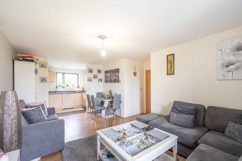 3 bedroom flat for sale, Mornington Close, Colindale, London, NW9