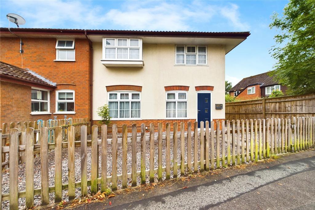 Fernhurst Road, Calcot, Reading... 2 bed terraced house for sale £350,000