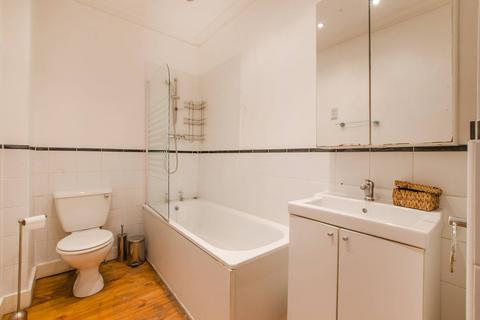 2 bedroom flat to rent, Shooters Hill Road, Blackheath, London, SE3