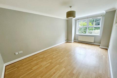 2 bedroom apartment to rent, Richmond Park Road, Bournemouth BH8