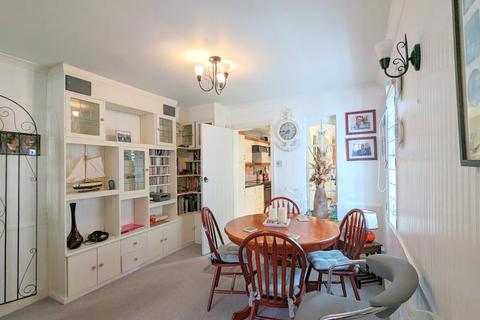 30 Fruen Road, Feltham, TW14 9NR
