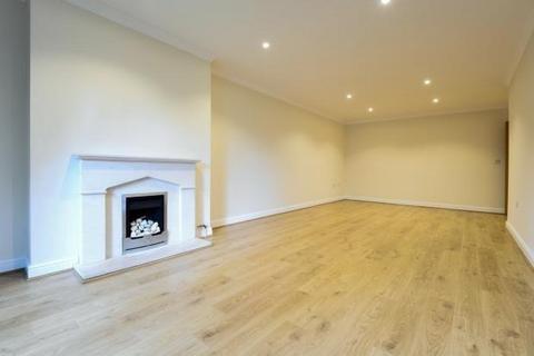 2 bedroom apartment to rent, Weybridge, KT13