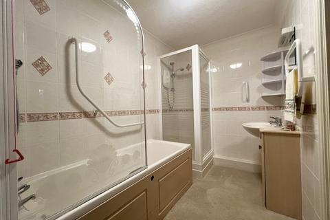2 bedroom apartment for sale, Argyll Court, Clarence Road, Fleet