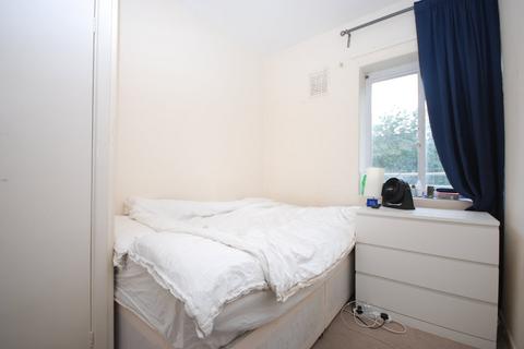 3 bedroom apartment to rent, Frankland House, Clapham South SW12