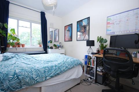3 bedroom apartment to rent, Frankland House, Clapham South SW12