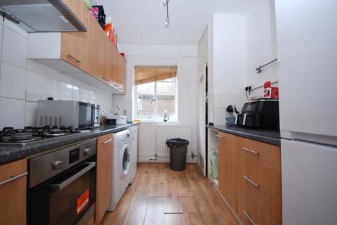 3 bedroom apartment to rent, Frankland House, Clapham South SW12