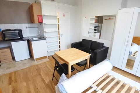 Studio to rent, Brondesbury Park, London NW2