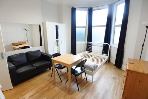 Studio to rent, Brondesbury Park, London NW2