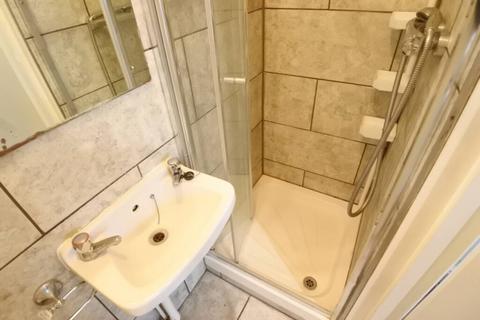 Studio to rent, Brondesbury Park, London NW2