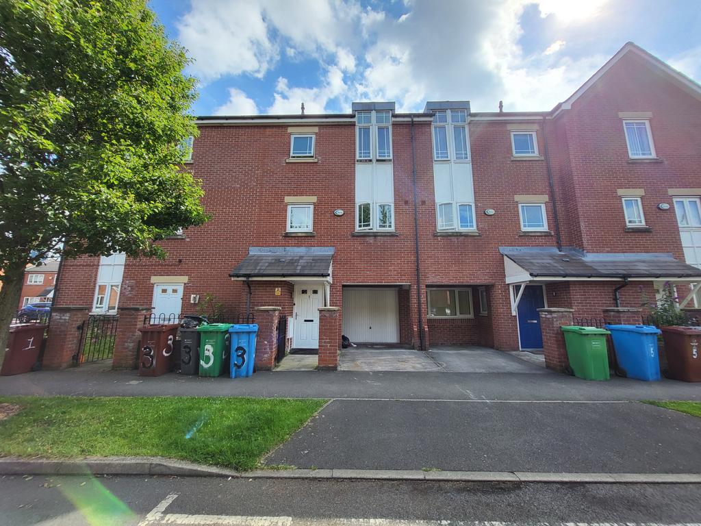 3 bedroom Town House for rent