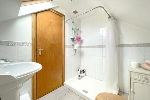 4 bedroom semi-detached bungalow for sale, Wraysbury, Berkshire