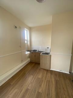 Studio to rent, Flat 6 , 2 Church St