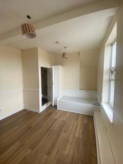 Studio to rent, Flat 6 , 2 Church St