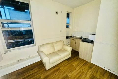 Studio to rent, Flat 6 , 2 Church St