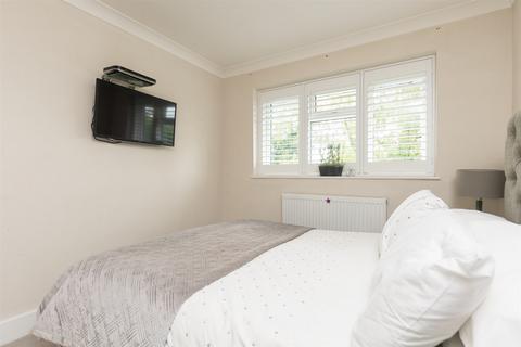 1 Cedar Drive, Sutton At Hone, Dartford, DA4 9EW