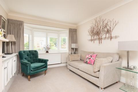 1 Cedar Drive, Sutton At Hone, Dartford, DA4 9EW