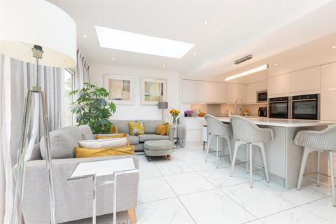 1 Cedar Drive, Sutton At Hone, Dartford, DA4 9EW