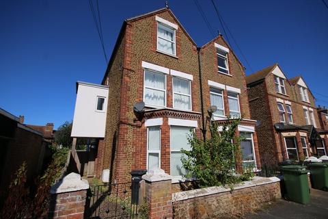 5 bedroom end of terrace house to rent, Hill Street, Hunstanton, PE36