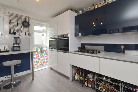 86b Barntongate Drive, Edinburgh, EH4 8BY