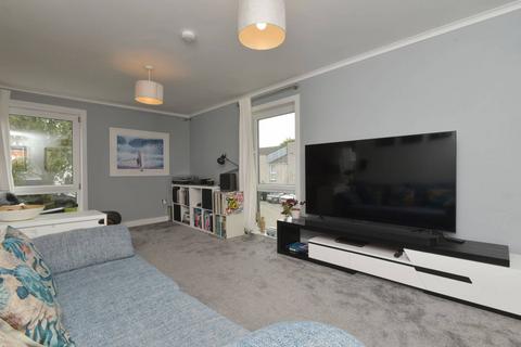 86b Barntongate Drive, Edinburgh, EH4 8BY