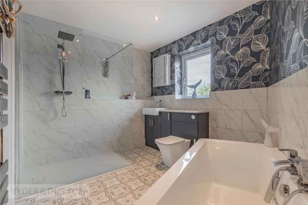 En-Suite Bathroom