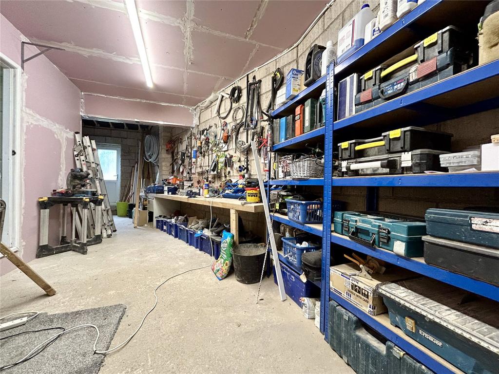 Garage/Workshop