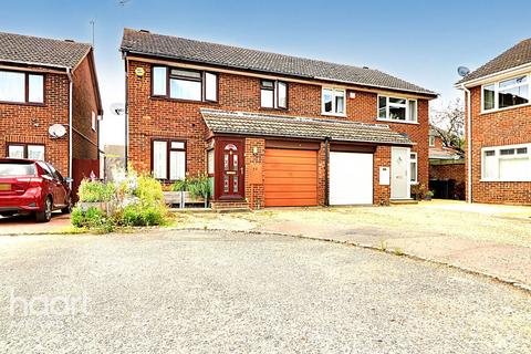 3 bedroom semi-detached house for sale, Viburnum Close, Ashford