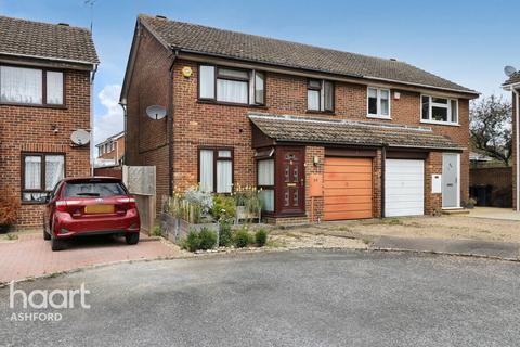 3 bedroom semi-detached house for sale, Viburnum Close, Ashford