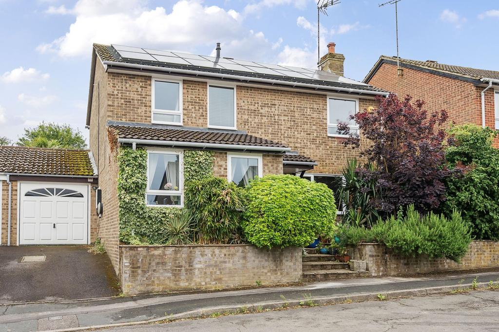 Copse Close, Horsham, RH12 5 bed detached house for sale £599,950