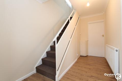 3 bedroom semi-detached house to rent, Courtenay Avenue, Harrow, HA3