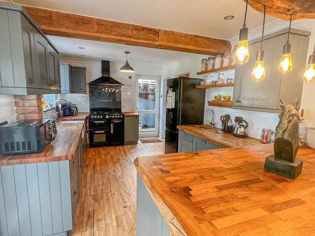 St. Maurice Road, Devon PL7 3 bed semidetached house for sale £250,000